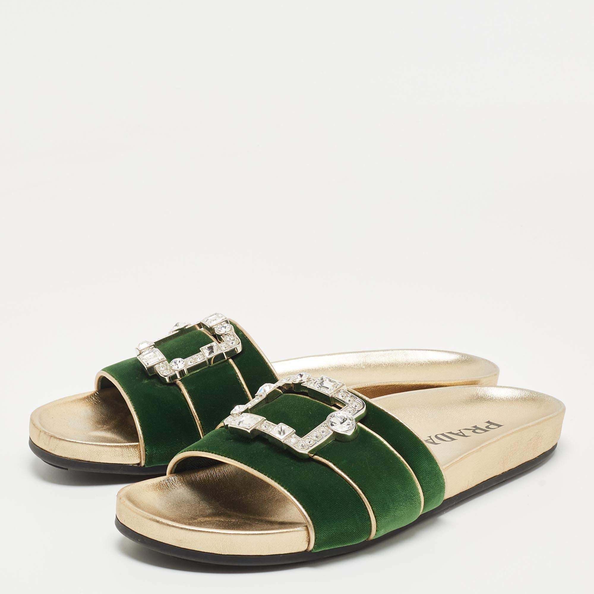 These well crafted Prada flats have got you covered for all day plans. They come in a versatile design and they look great on the feet.