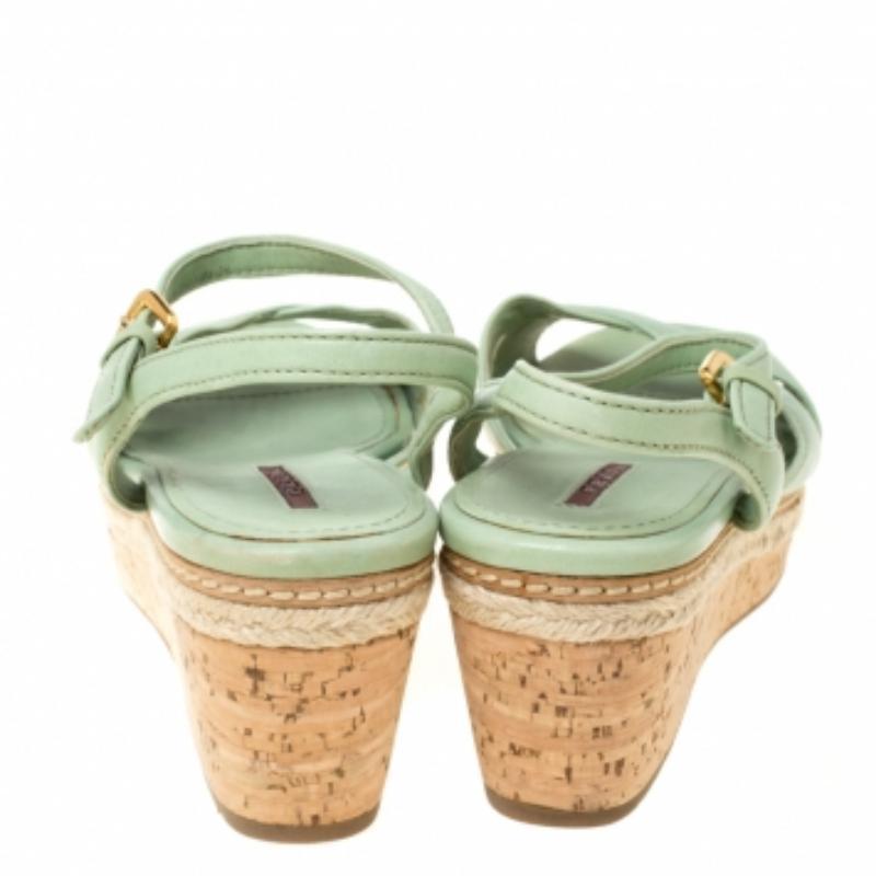Prada - Sandales espadrilles à lanières à la cheville en cuir vert, taille 36 Pour femmes en vente