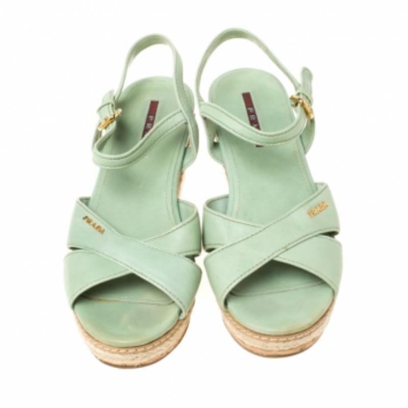 Prada - Sandales espadrilles à lanières à la cheville en cuir vert, taille 36 en vente 1
