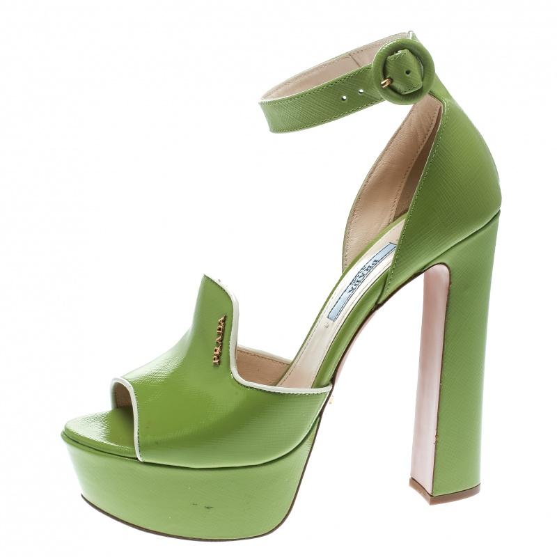 There's nothing that we don't love about these gorgeous platform sandals from Prada! These lovely green sandals are crafted from leather and feature an open toe silhouette. They flaunt a gold-tone brand logo detailing on the vamps straps and come