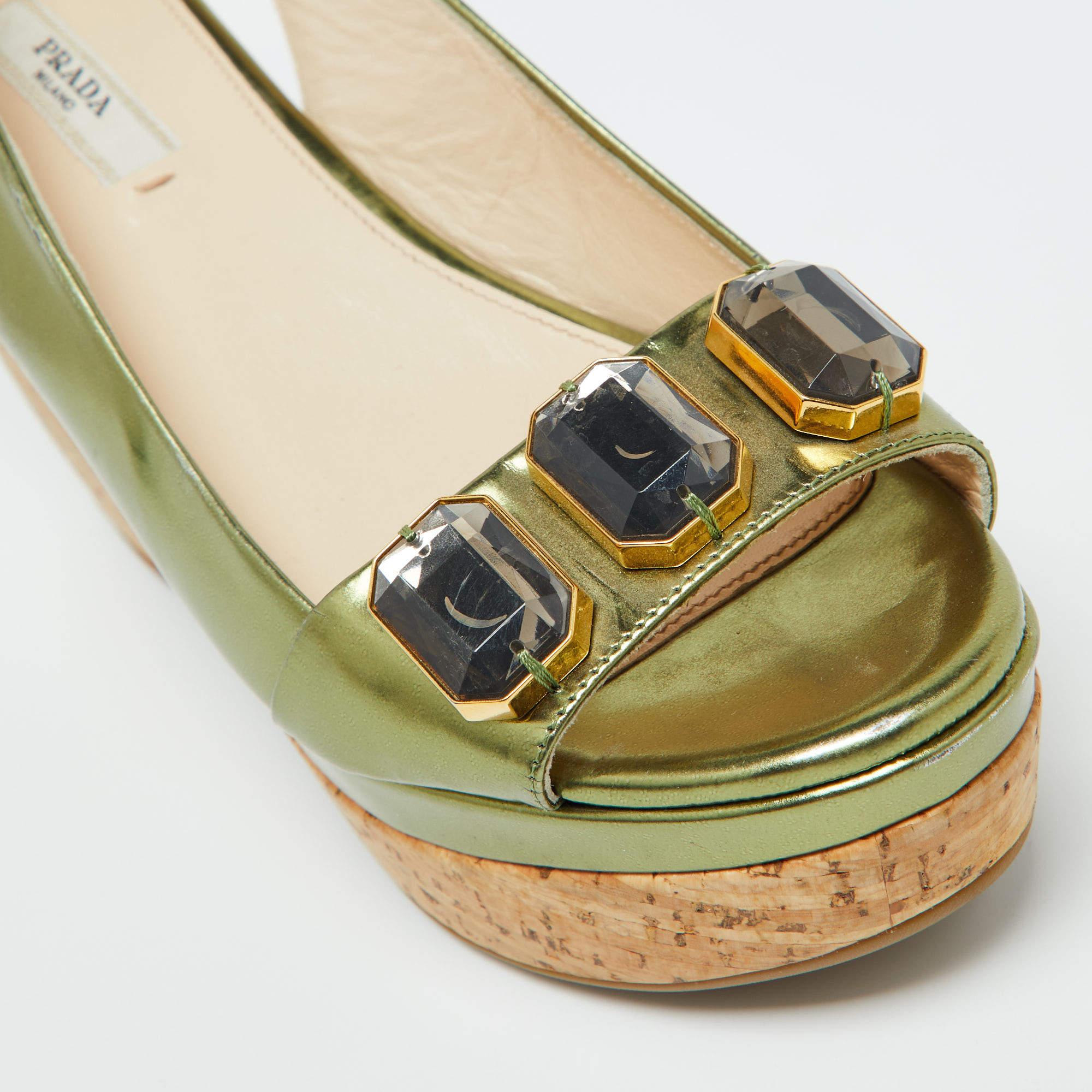 Prada Sandales compensées à talons compensés en cuir vert taille 36 en vente 2