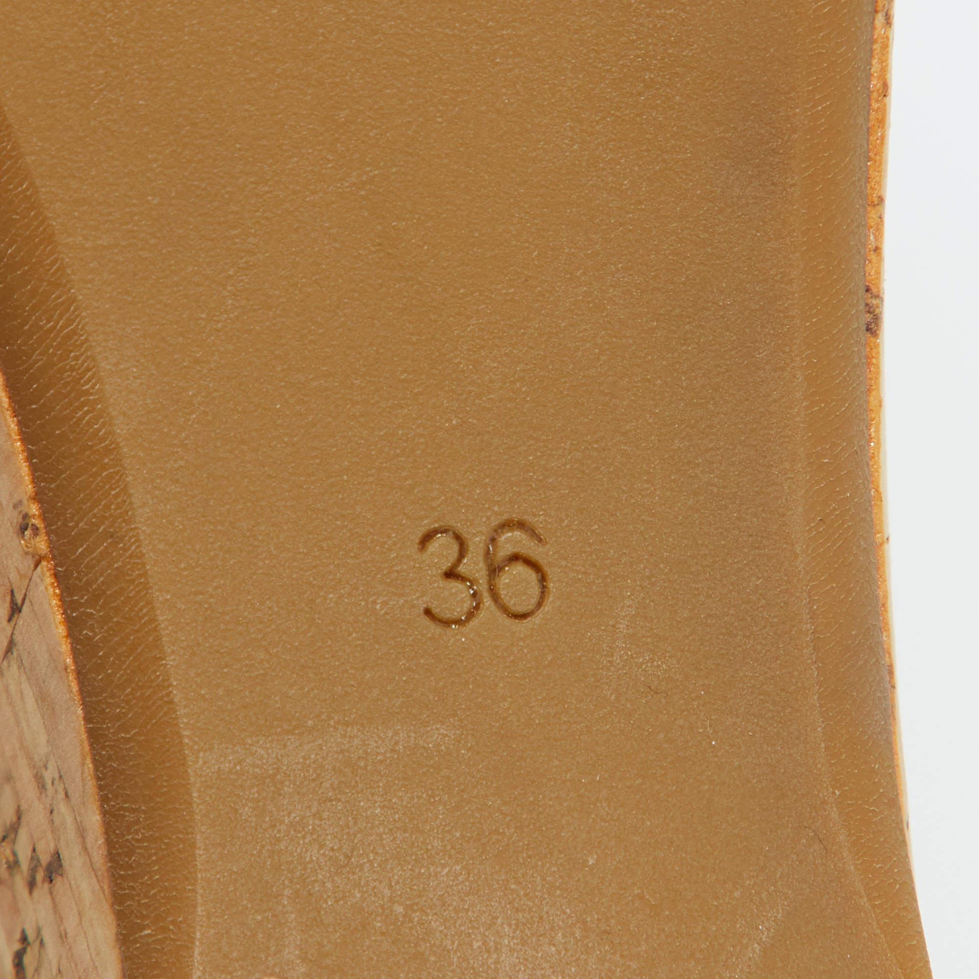 Prada Sandales compensées à talons compensés en cuir vert taille 36 en vente 3