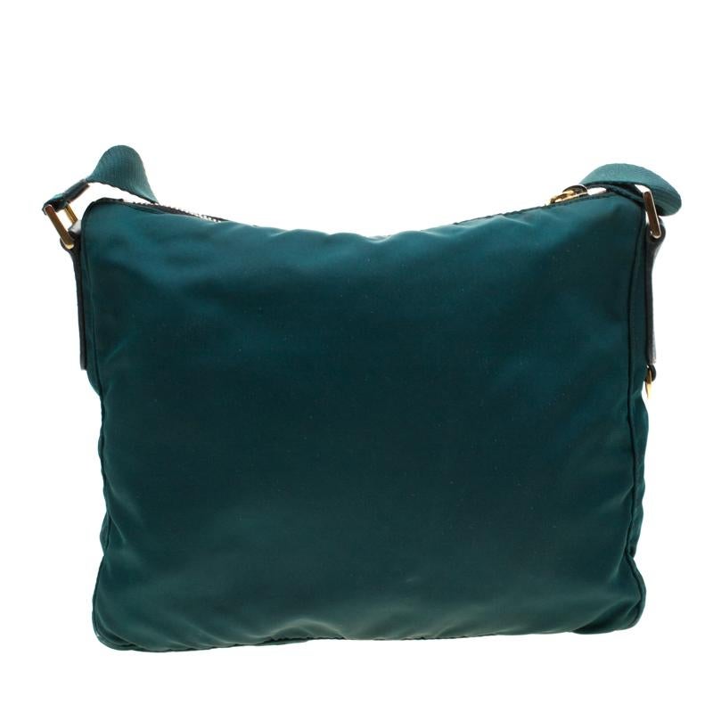 An easy-going and functional bag like this Prada number is a must-have for any fashionista. Crafted from green nylon, this bag features a top zipper closure and a flat shoulder strap that can be adjusted to the desired drop. It is perfectly sized to