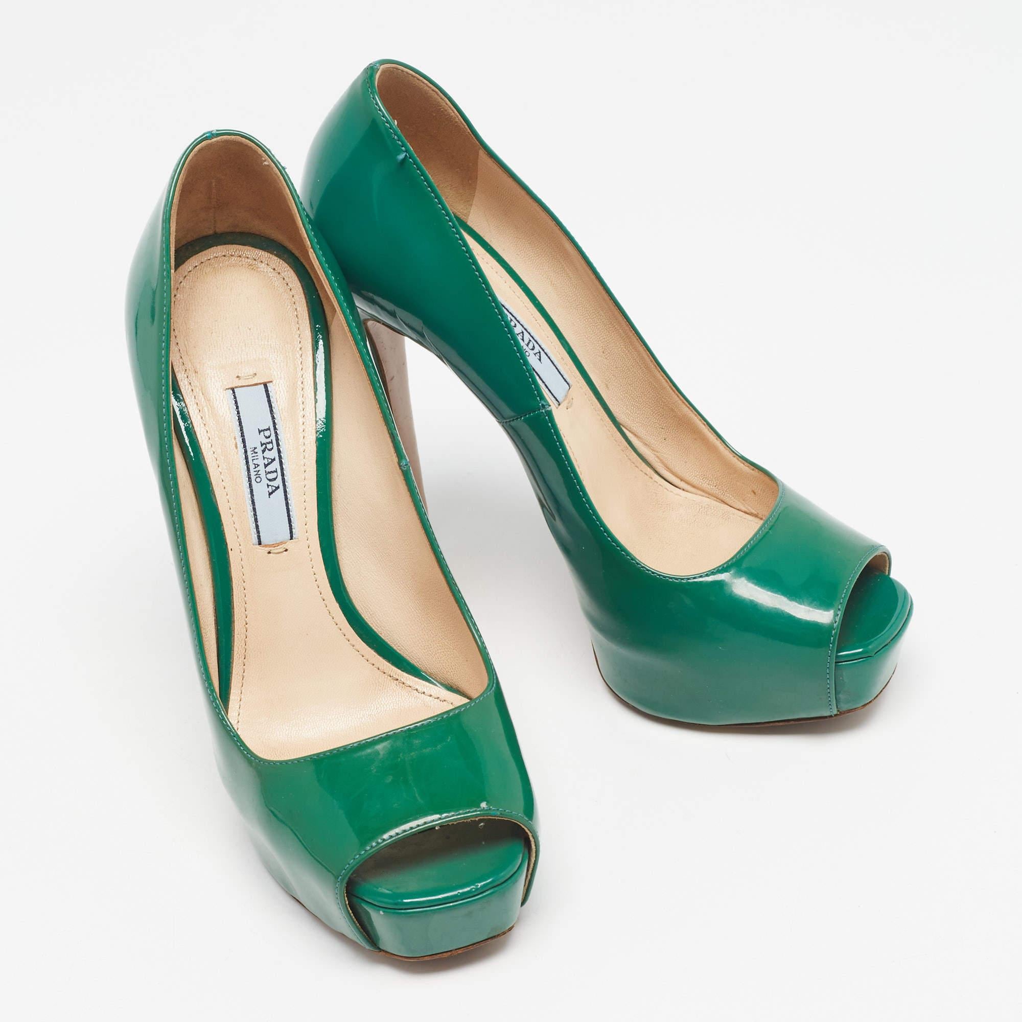 Prada Greene & Greene in pelle verniciata Peep Toe Pumps Taglia 36 In condizioni discrete in vendita a Dubai, Al Qouz 2