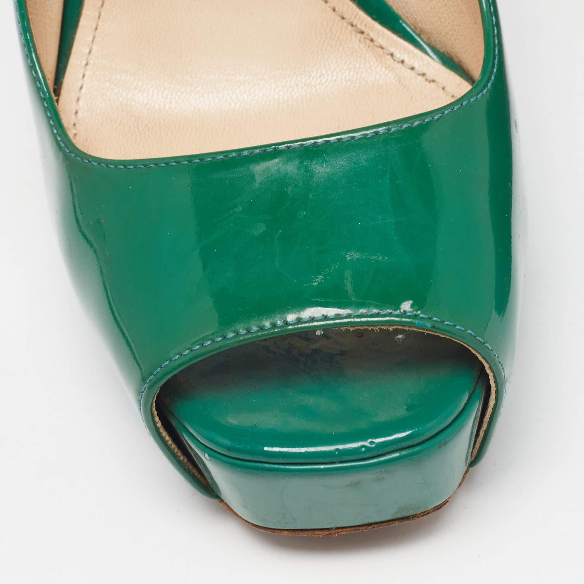 Prada Greene & Greene in pelle verniciata Peep Toe Pumps Taglia 36 in vendita 2