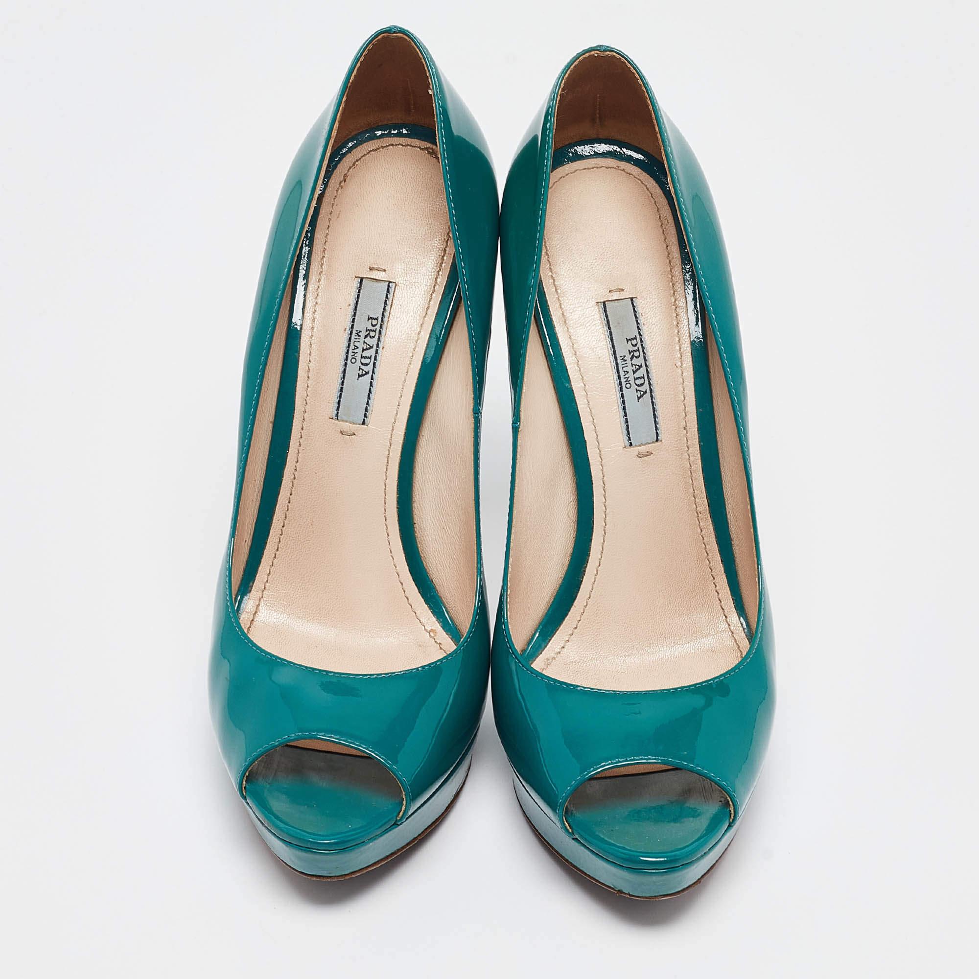Prada Green Patent Leather Peep Toe Pumps Size 39.5 In Fair Condition For Sale In Dubai, Al Qouz 2