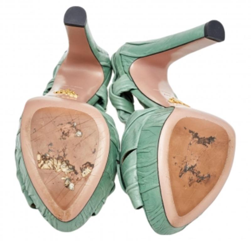 Sandales à plateforme Prada en cuir plissé vert avec nœud à l'arrière, taille 40 en vente 3