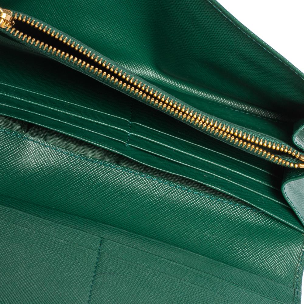 Prada Green Saffiano Leather Flap Continental Wallet For Sale 3