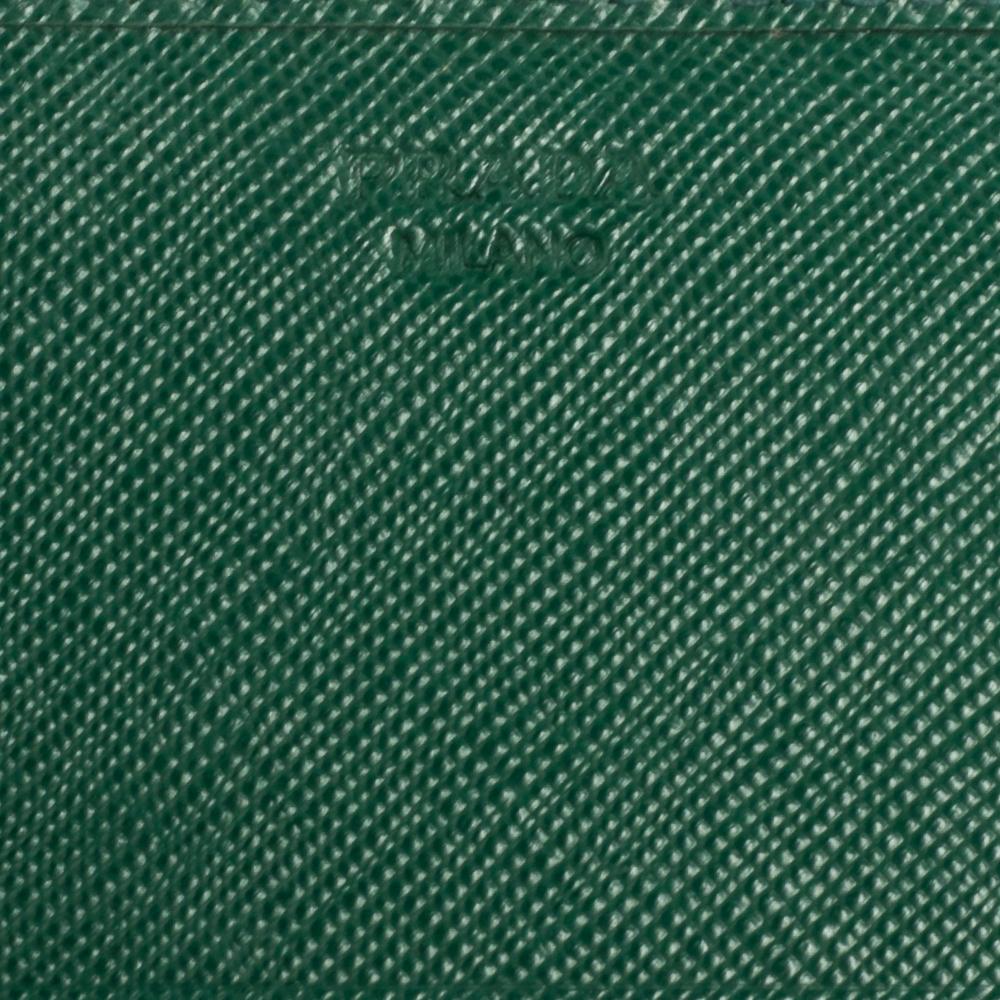 Prada Green Saffiano Leather Flap Continental Wallet In Good Condition For Sale In Dubai, Al Qouz 2