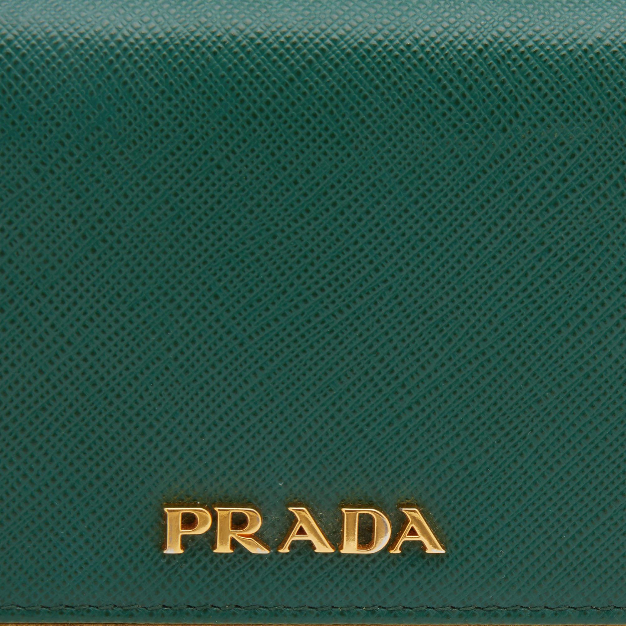 Prada Green Saffiano Leather Metal Bar Continental Wallet In Good Condition In Dubai, Al Qouz 2