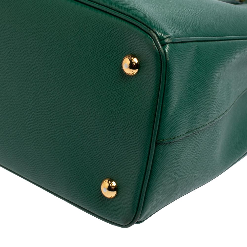 Prada Green Saffiano Lux Leather Medium Galleria Tote In Good Condition In Dubai, Al Qouz 2