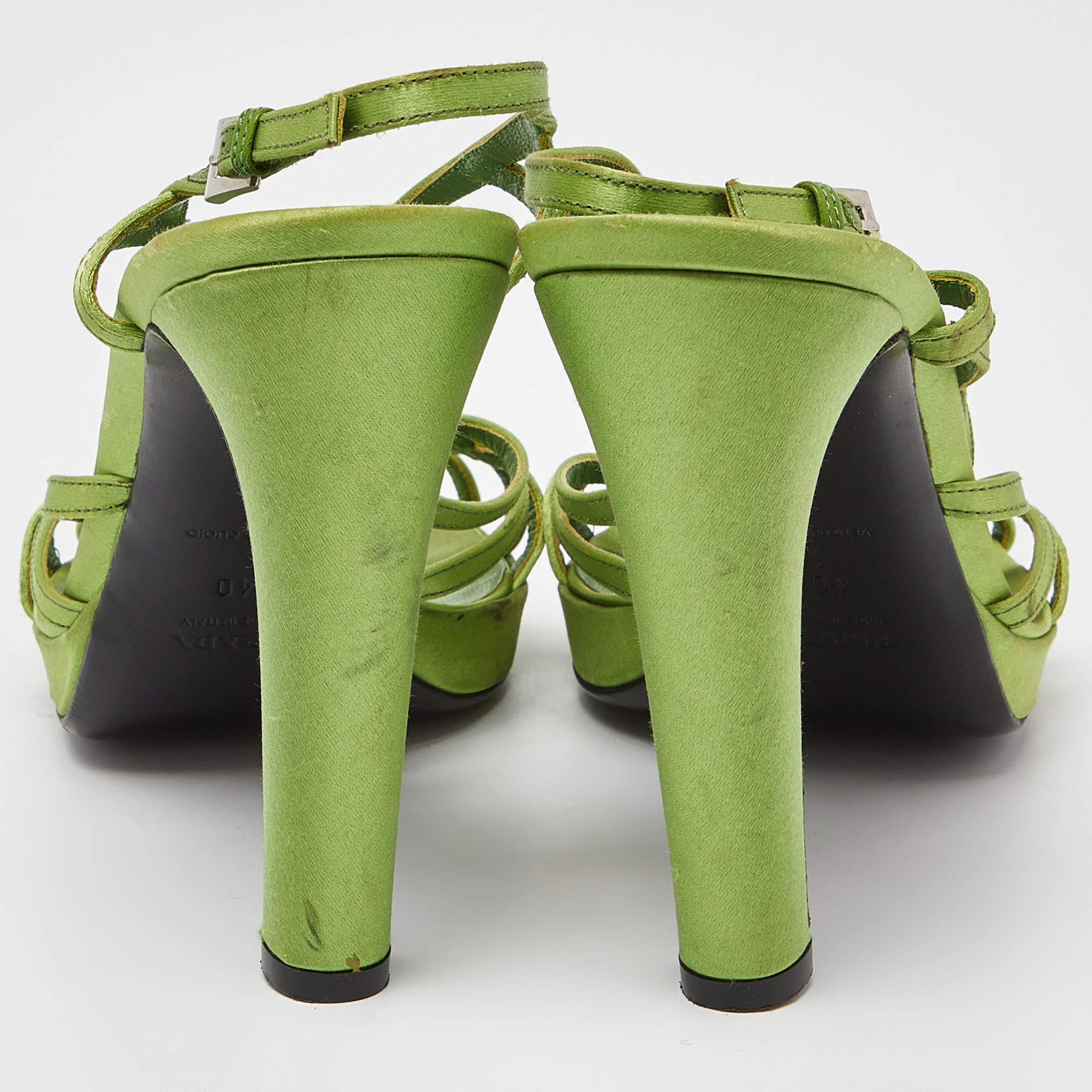 Prada - Sandales à brides et talons ouverts à plateforme en satin vert, taille 40 Pour femmes en vente