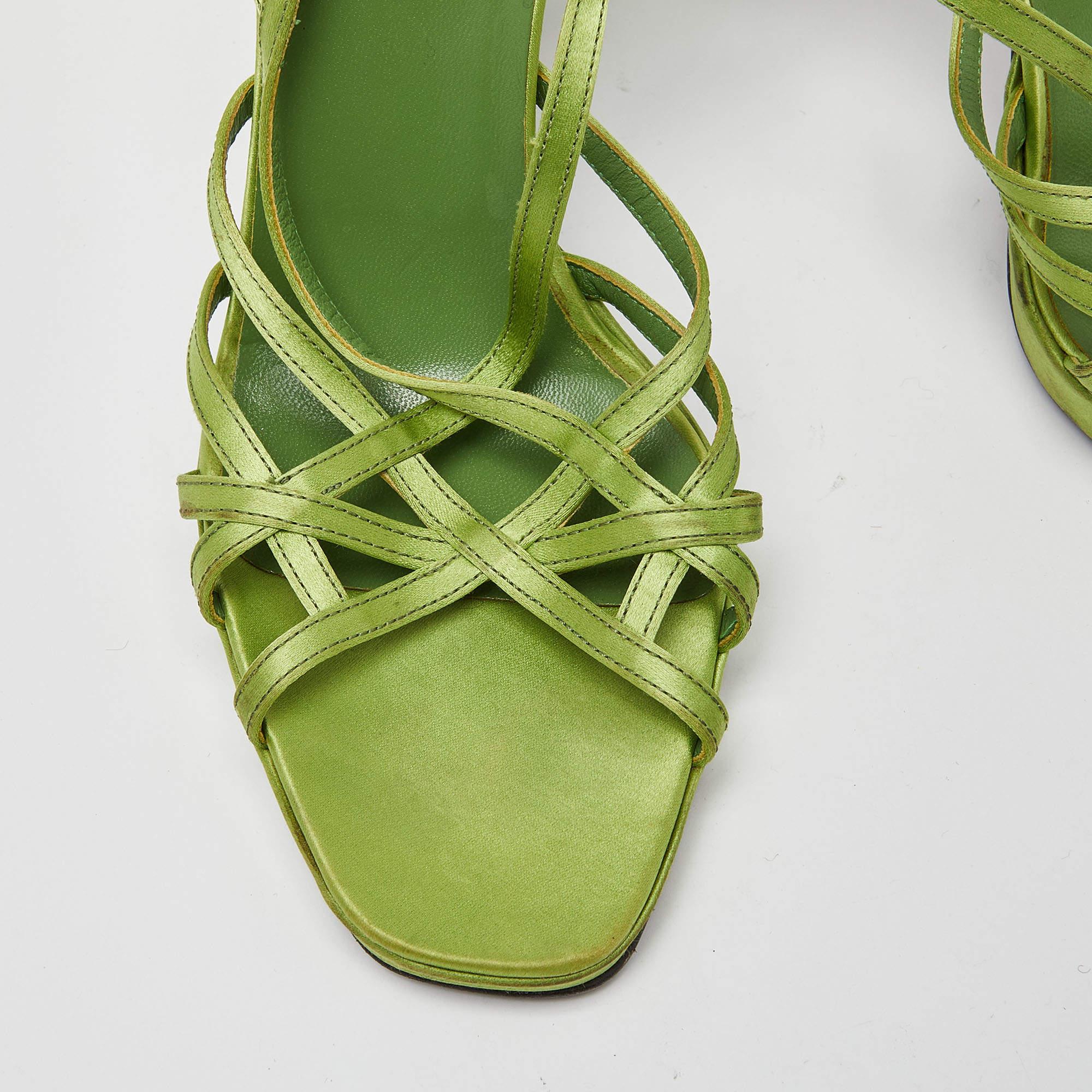 Prada - Sandales à brides et talons ouverts à plateforme en satin vert, taille 40 en vente 2