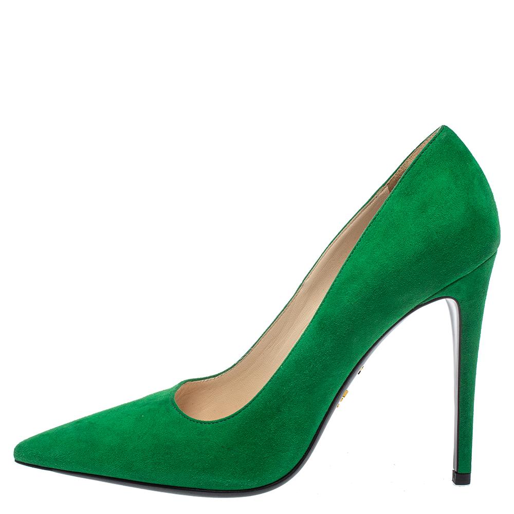 Prada brings to you these lovely pumps to complement your fashionable ensembles. These green pumps are crafted from suede and feature an elegant silhouette. They flaunt pointed toes, 12 cm stiletto heels, and comfortable leather-lined