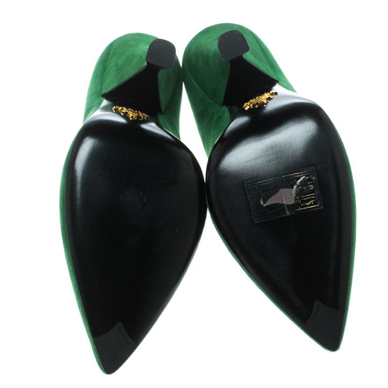 Prada Green Suede Pointed Toe Pumps Size 40 In Excellent Condition In Dubai, Al Qouz 2