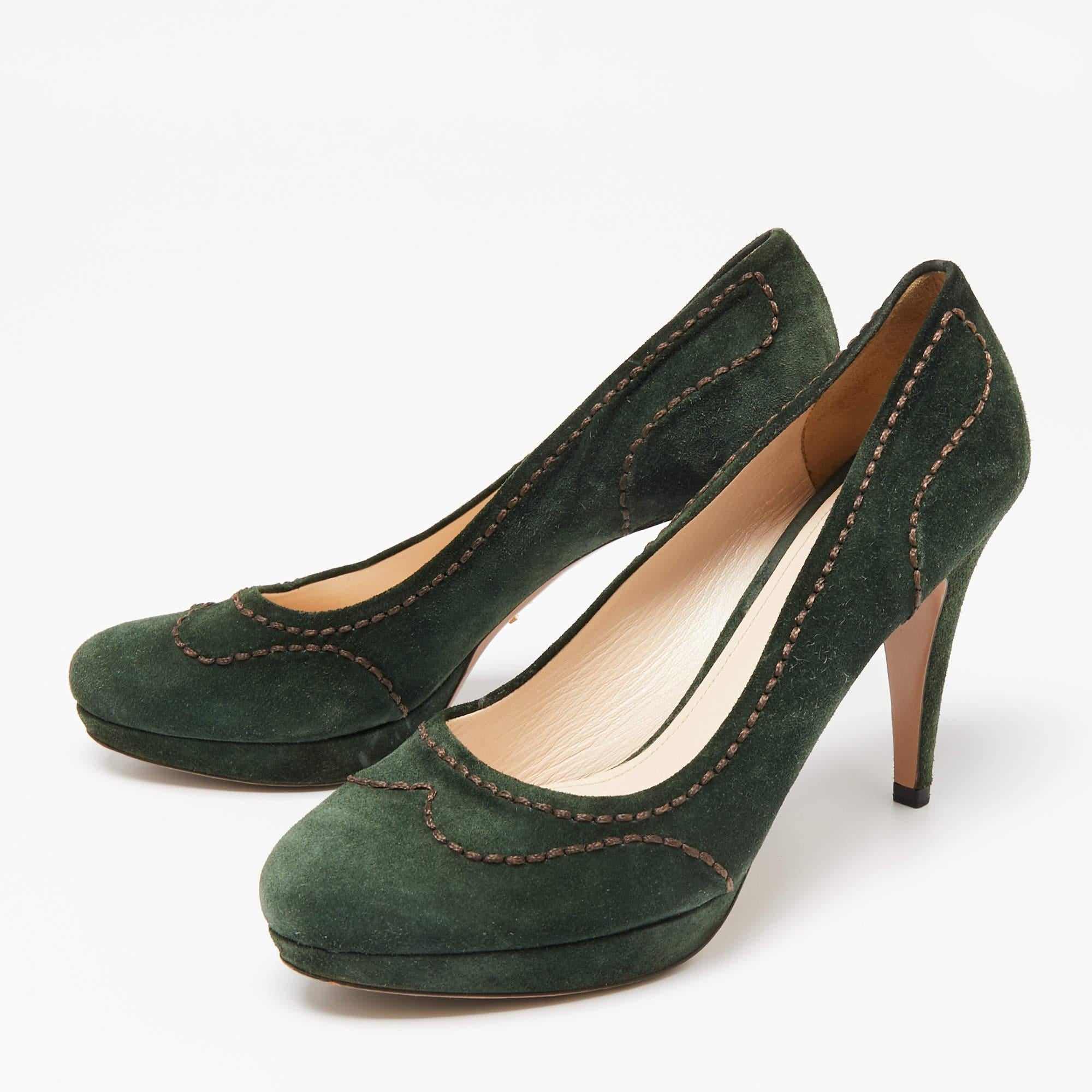 The alluring design and the green hue of these Prada pumps make the pair a must-have. Crafted skilfully, these pumps are set on a durable base and comfortable heel. Choose this finely-designed pair of pumps to make a luxe fashion statement.