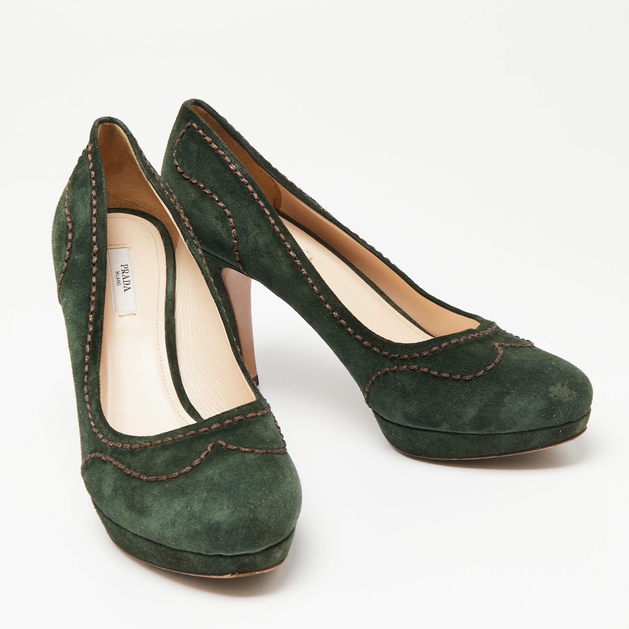 Prada Green Suede Stitch Detail Platform Pumps Size 39 In Good Condition In Dubai, Al Qouz 2