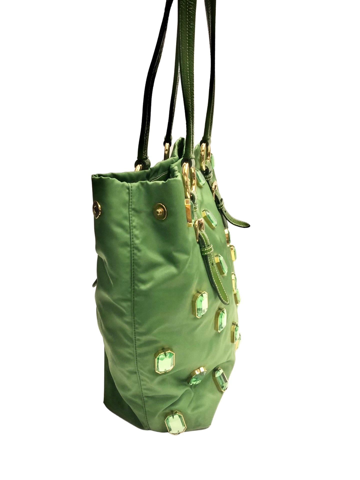- Prada Tessuto Pietre green nylon tote bag with green jewels. 

- Green patent leather straps.

- Magnetic closure.

- Prada lining. 

- Interior zip pocket closure. 

- 29 cm x 34 cm x 12 cm - 26 cm. 

- Excellent condition. 