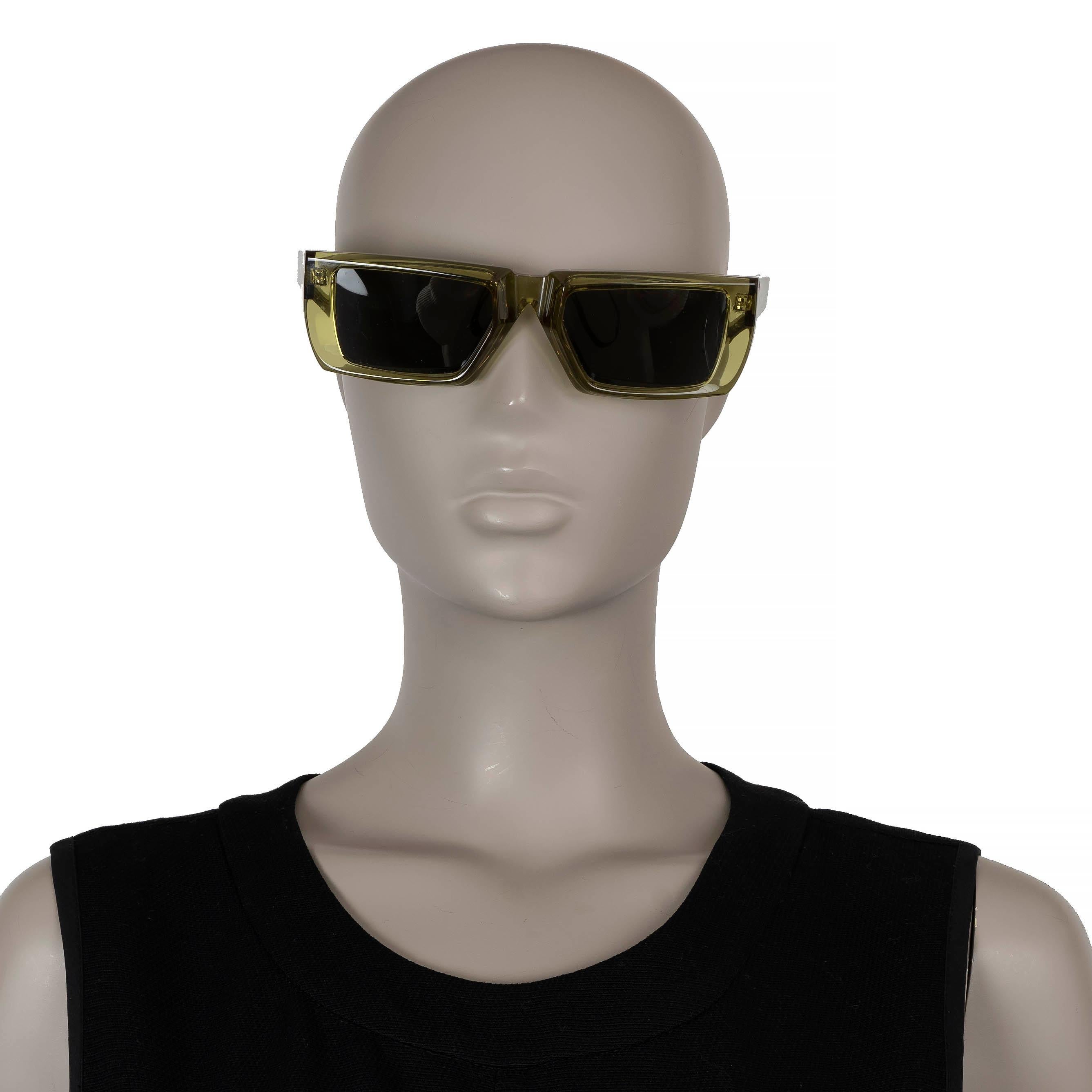 PRADA green transparent acetate SQUARE Sunglasses SPR24Y In Excellent Condition For Sale In Zürich, CH