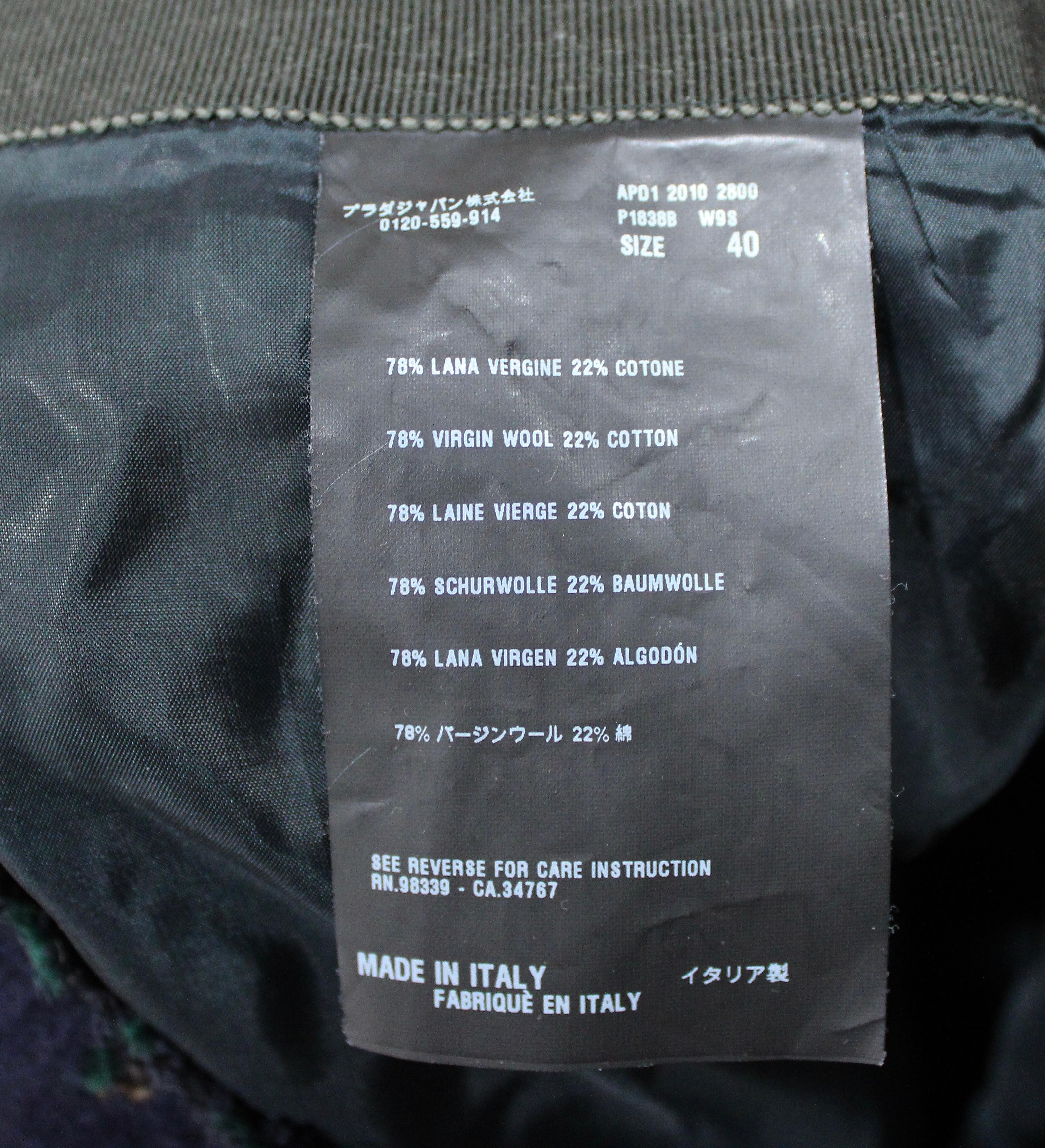 Jupe en tweed de laine verte de Prada circa 2010 en vente 3