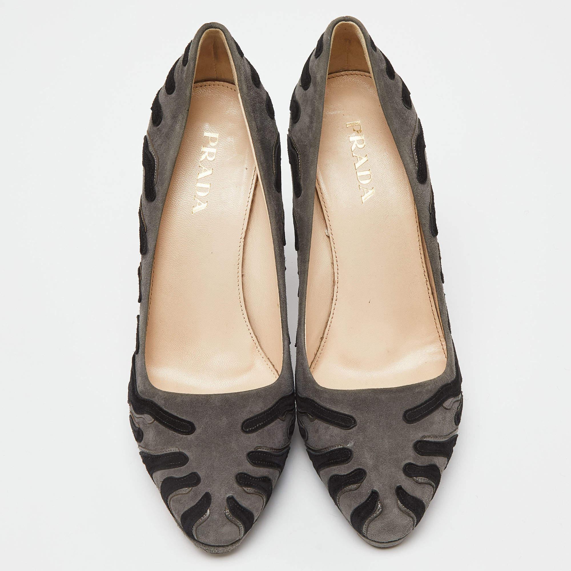 Noir Prada - Escarpins à plateforme en daim gris/noir - Taille 38,5 en vente