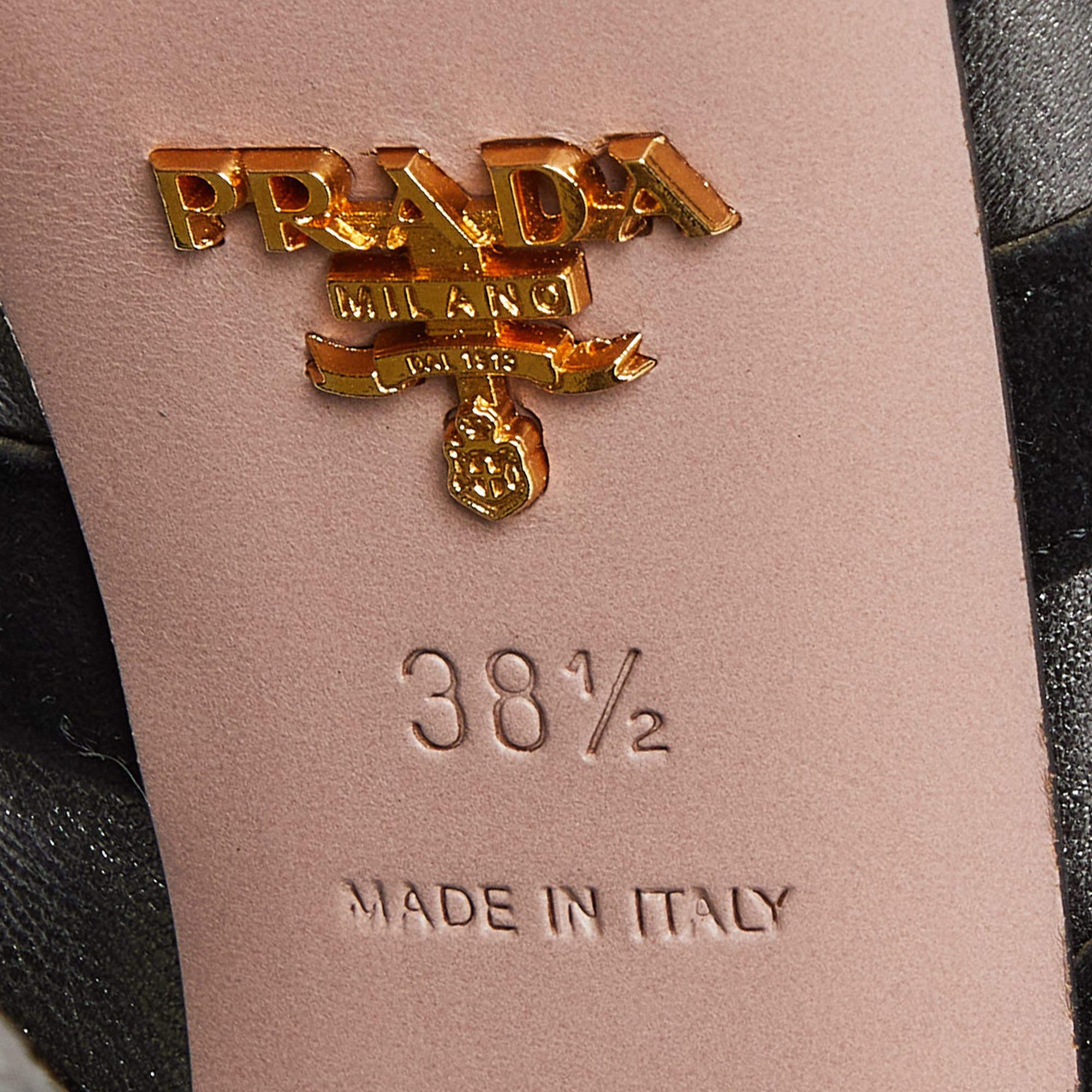 Prada - Escarpins à plateforme en daim gris/noir - Taille 38,5 en vente 3