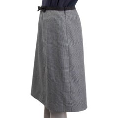 PRADA grey black wool HOUNDSTOOTH PLAID Skirt 40 S