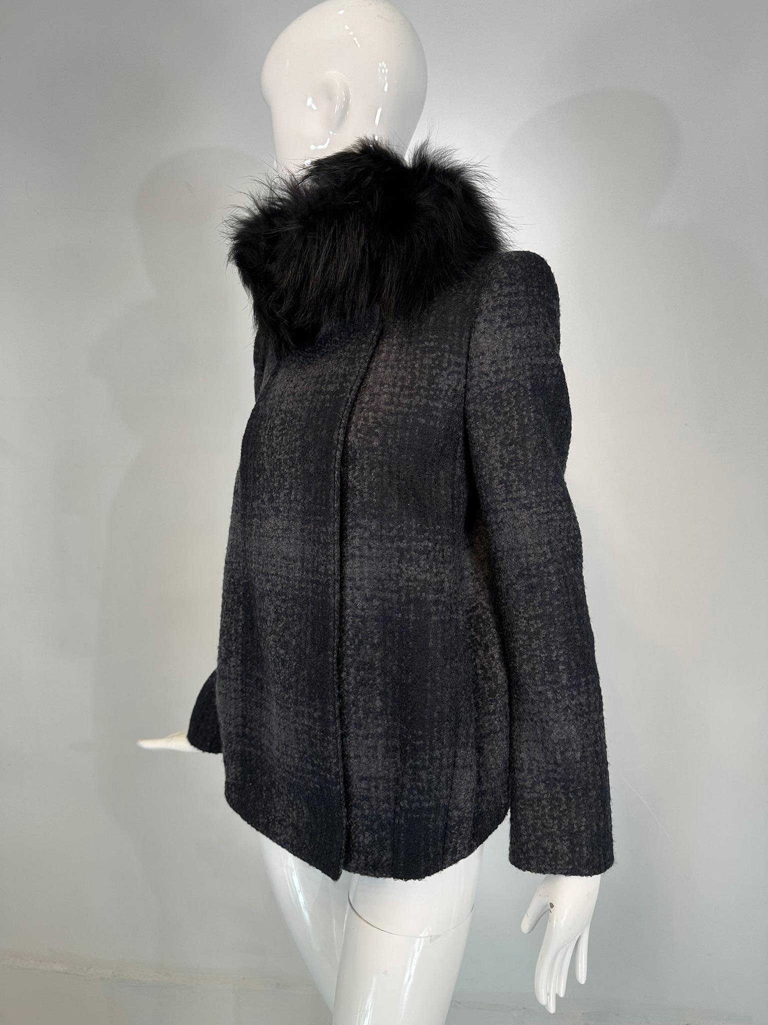 Prada Chaqueta de cuadros de lana gris y negra con cuello de piel negra Negro en venta