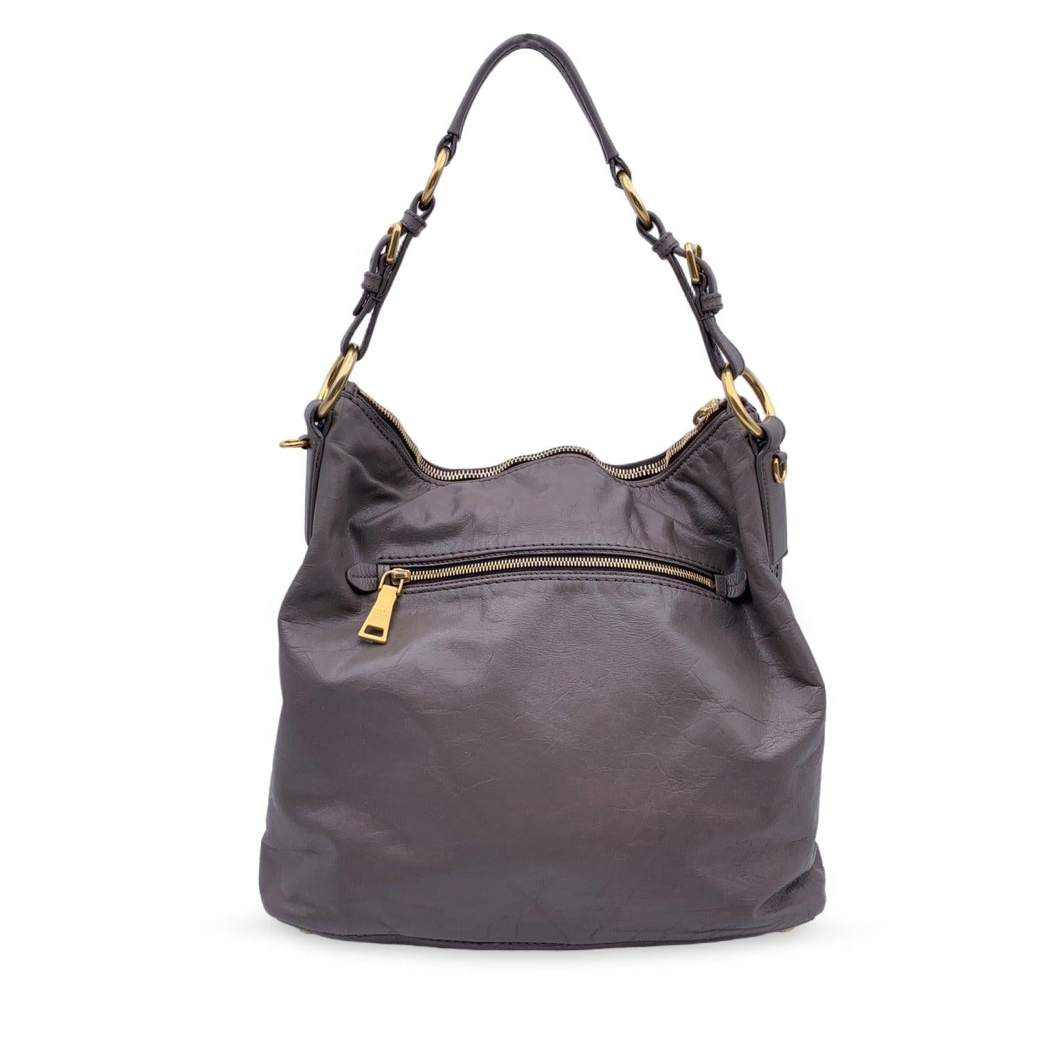 Prada Grey Distressed Leather Zip Pockets ote Shoulder Bag In Good Condition In Rome, Rome