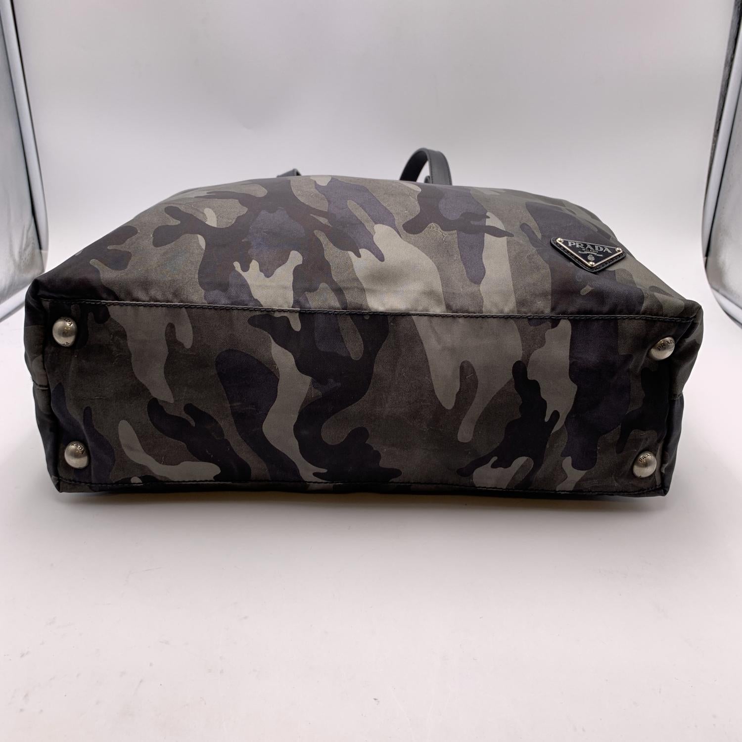 Prada Grey Fumo Nylon Camouflage Large Tote Bag VA0883 In Good Condition In Rome, Rome