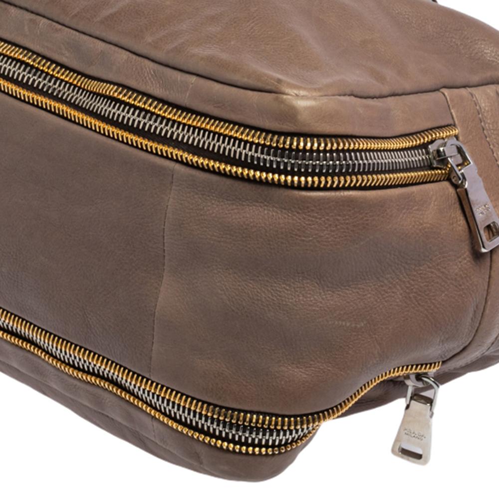 Prada Bauletto Tasche aus grauem Glace-Leder mit Reißverschluss 6