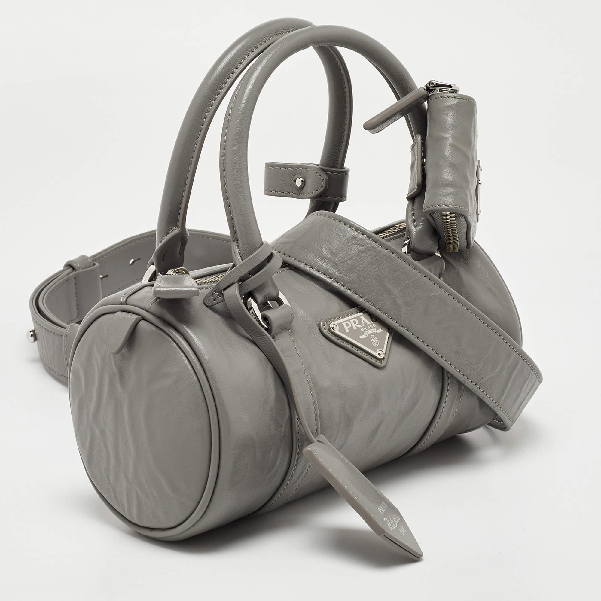Prada Grey Leather Crossbody Bag In Excellent Condition In Dubai, Al Qouz 2
