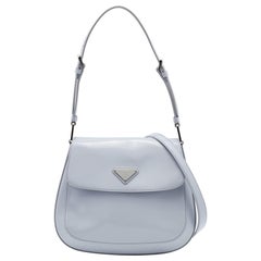 Prada - Sac à rabat en cuir gris « Cleo Hobo »