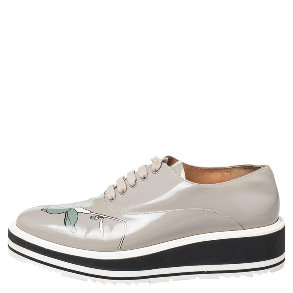 Prada ensures a statement look with this stunning design The leather oxford shoes are well crafted and they are beautified with lace ups and floral print detailing. Comfortable insoles and chunky platforms complete this must have pair