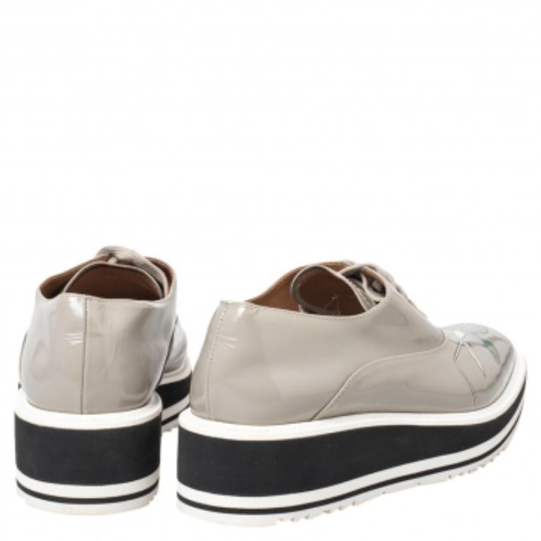 Prada Grey Leather Flower Print Platform Lace Up Oxford Size 38 In Good Condition In Dubai, Al Qouz 2