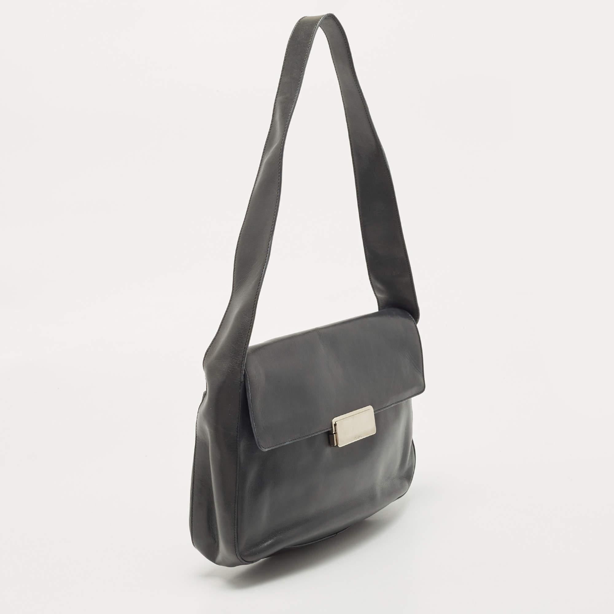 Prada Grey Leather Pushlock Flap Shoulder Bag In Good Condition In Dubai, Al Qouz 2
