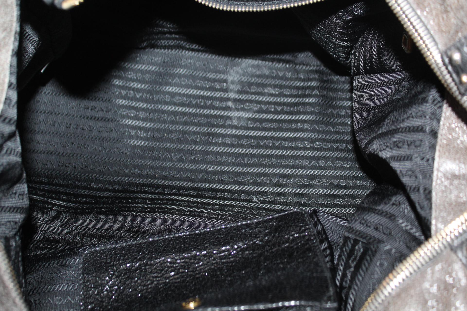 Prada Grey Leather Shoulder Bag In Good Condition In Torre Del Greco, IT