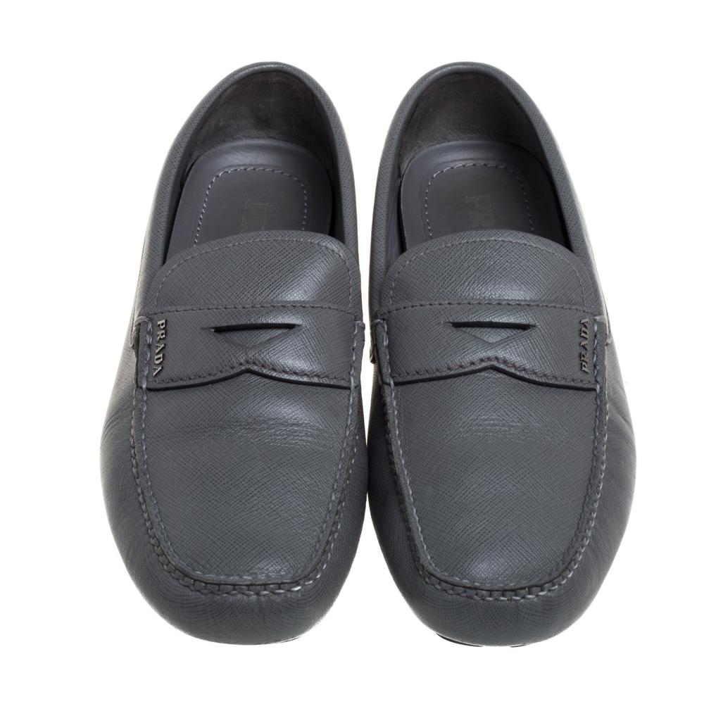 Stylish and super comfortable, this pair of loafers by Prada will make a great addition to your shoe collection. They have been crafted from quality leather and styled with silver-tone logo detailing on the vamps. Leather insoles and rubber outsoles