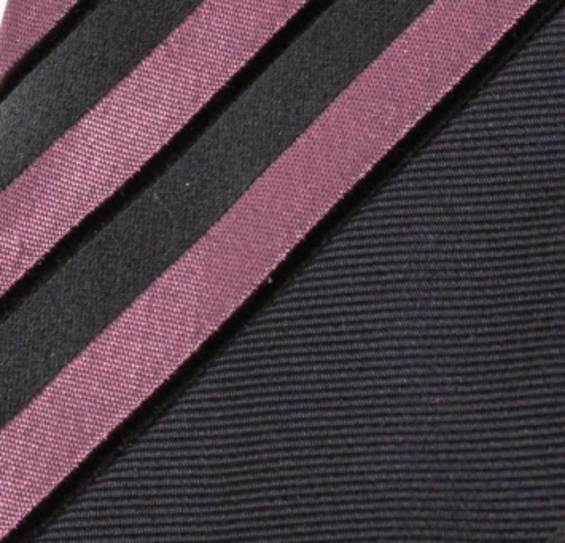 Prada Grey & Pink Diagonal Striped Silk Tie In Good Condition For Sale In Dubai, Al Qouz 2