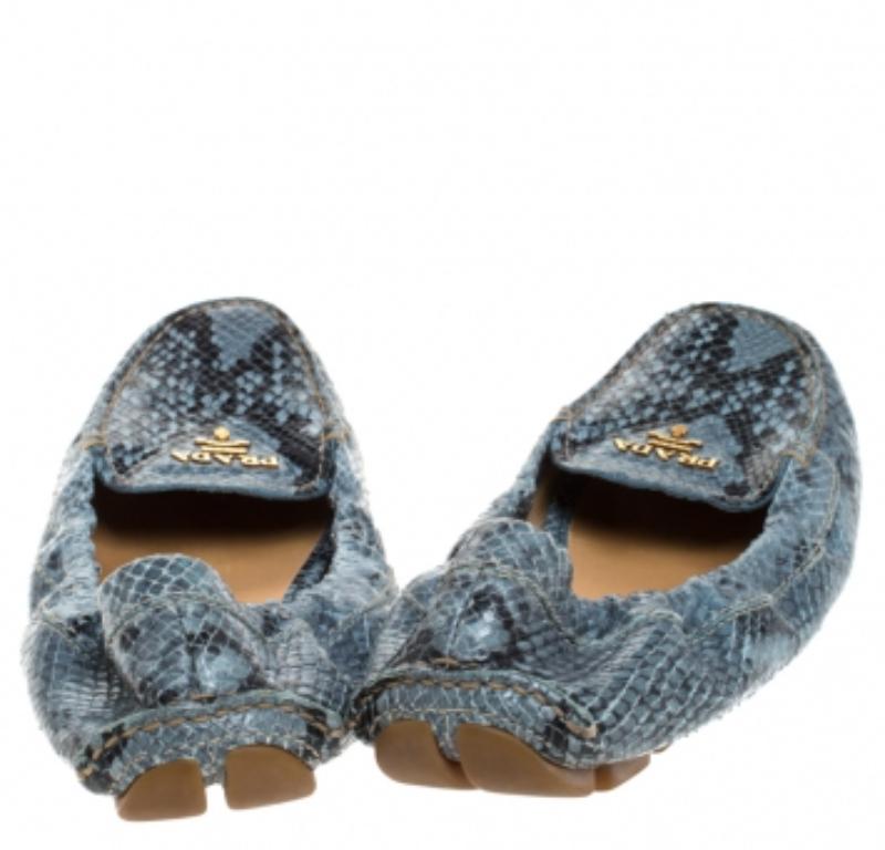 Prada Grey Python Scrunch Slip On Loafers Size 38 (Grau) im Angebot