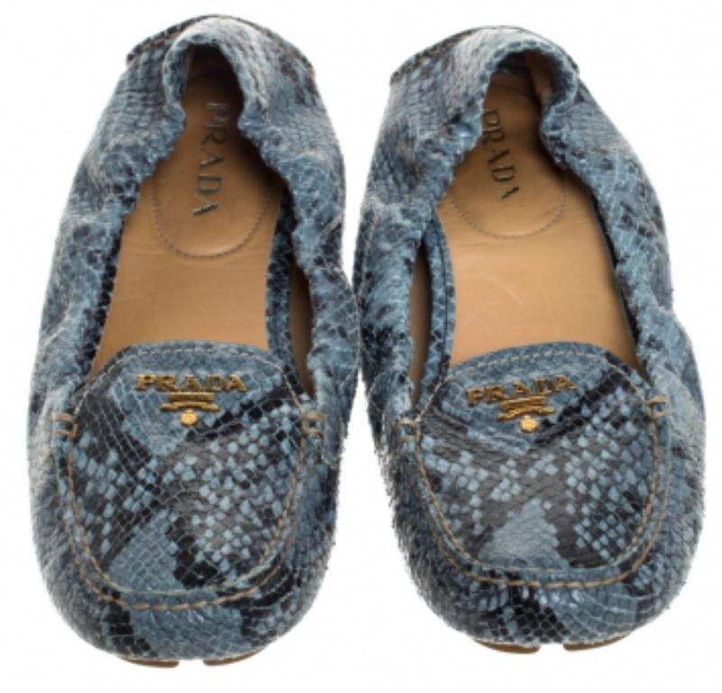 Prada Grey Python Scrunch Slip On Loafers Size 38 im Zustand „Gut“ im Angebot in Dubai, Al Qouz 2