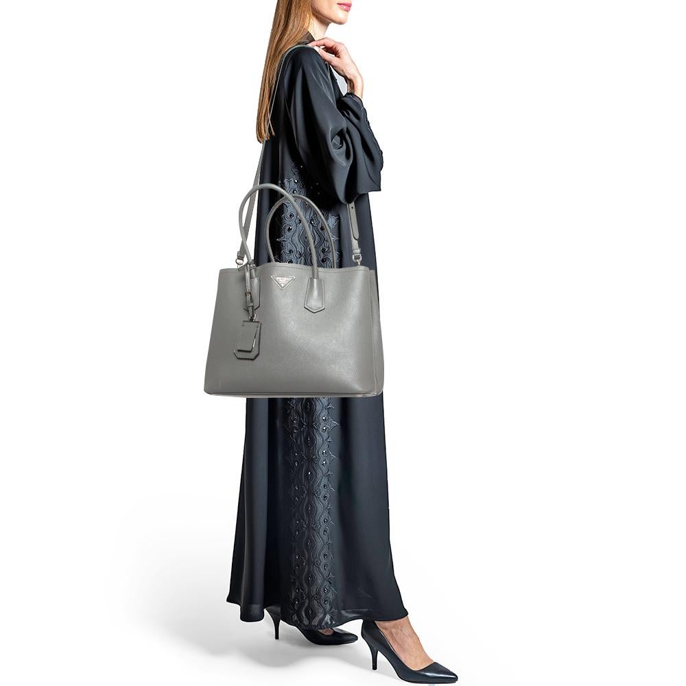 Prada Grey Saffiano Cuir Leather Large Double Handle Tote In Good Condition For Sale In Dubai, Al Qouz 2