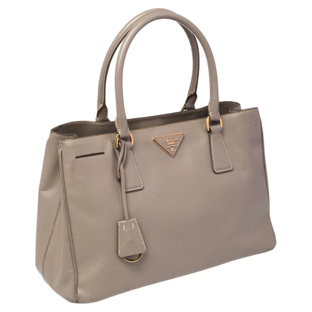 Prada Grey Saffiano Leather Medium Galleria Tote In Fair Condition In Dubai, Al Qouz 2