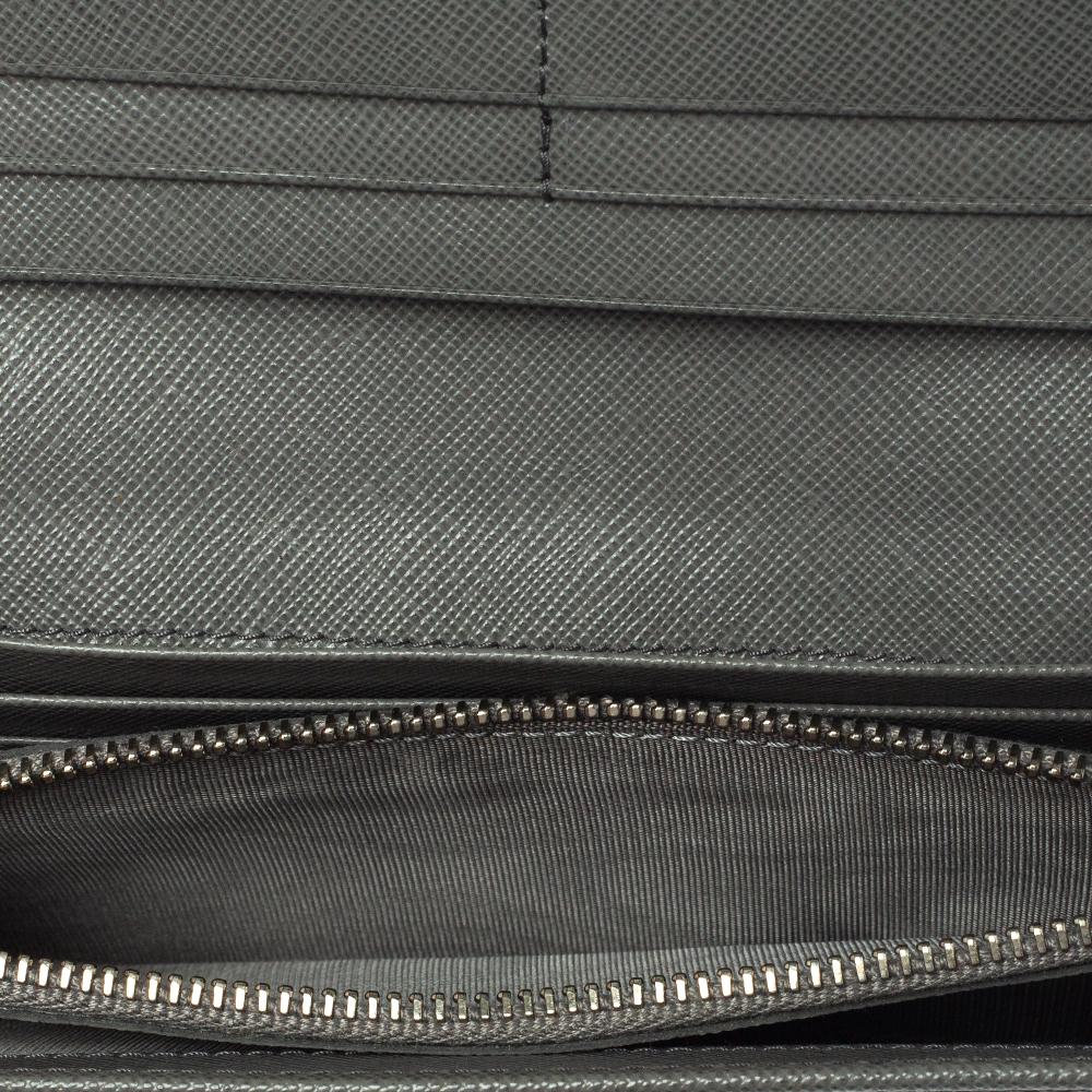 Prada Grey Saffiano Lux Leather Bow Continental Wallet In New Condition In Dubai, Al Qouz 2