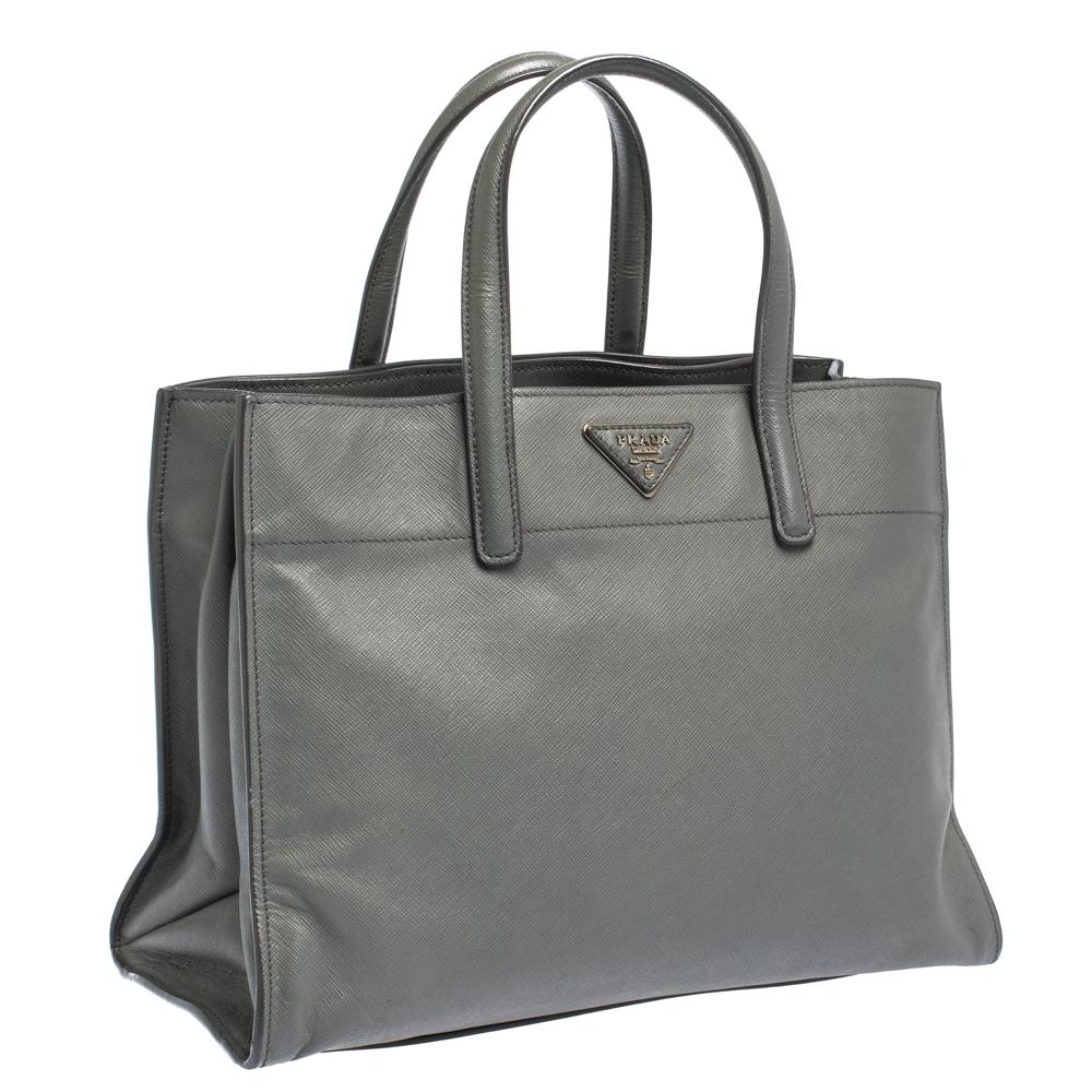 Prada Grey Saffiano Lux Leather Double Handle Tote In Good Condition In Dubai, Al Qouz 2