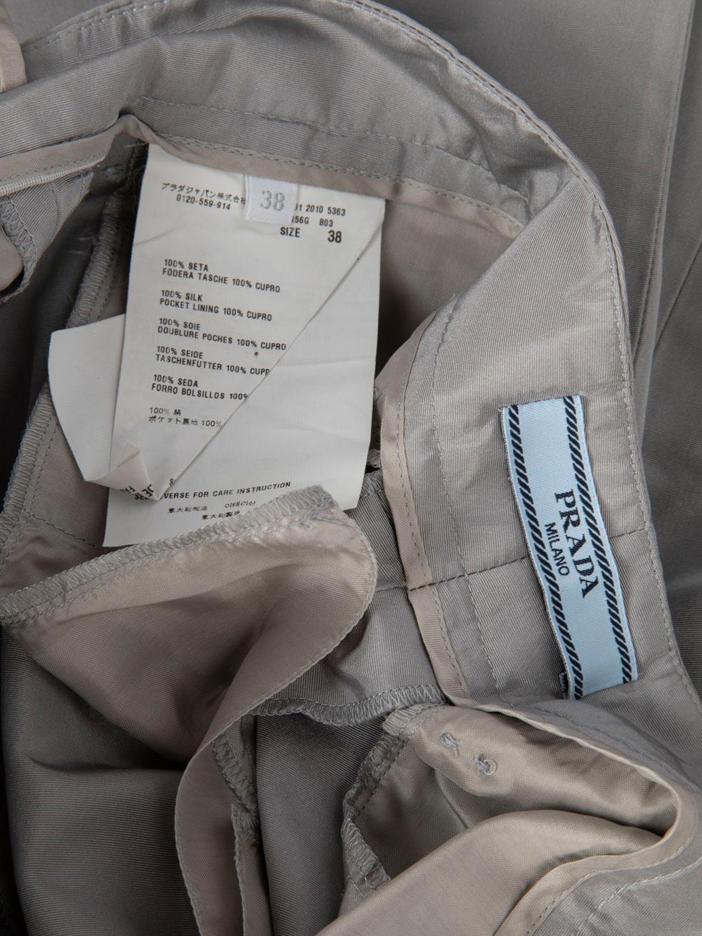 Prada - Pantaloni cropped in seta grigia taglia XS in vendita 2