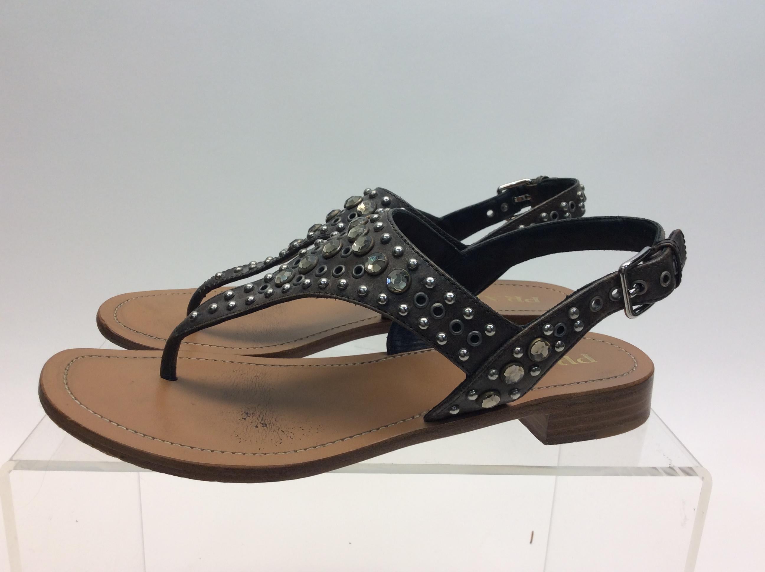 Prada Grey Studded Sandals
$108
Made in Italy
Size 37