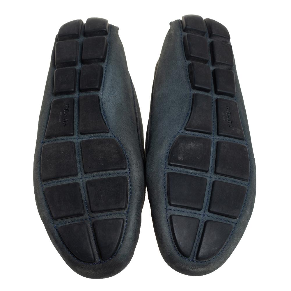 Prada Grey Suede Bow Slip on Loafers Size 37.5 In Good Condition In Dubai, Al Qouz 2