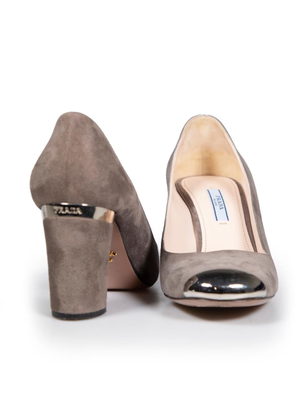 Prada Grey Suede Metal Cap-Toe Pumps Size IT 38.5 In Good Condition For Sale In London, GB