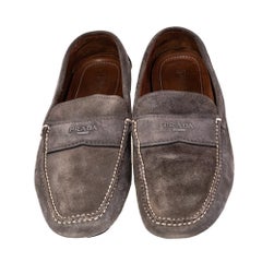 Prada - Mocassins en daim gris, taille 41,5